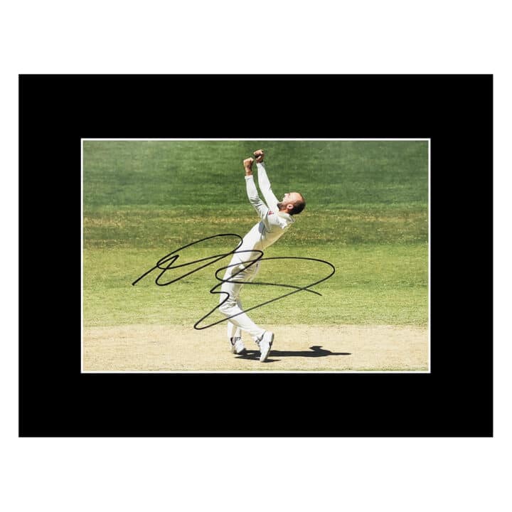 Signed Nathan Lyon Photo Display 16x12 - Australia Cricket Icon
