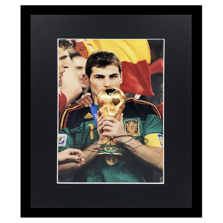Signed Iker Casillas Framed Photo Display - 16x12 World Cup Winner 2010