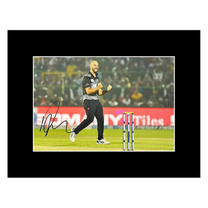 Autograph Daryl Mitchell Photo Display 16x12 - New Zealand Cricket Icon