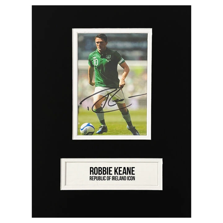 Signed Robbie Keane Photo Display - 12x8 Republic Of Ireland Icon