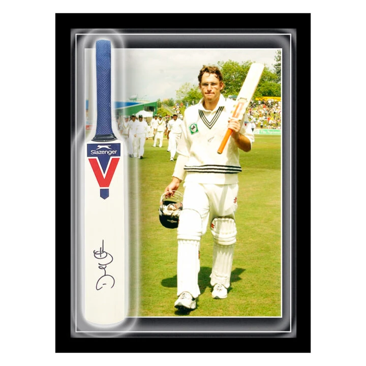 Signed Daniel Vettori Framed Mini Bat - New Zealand Cricket Icon