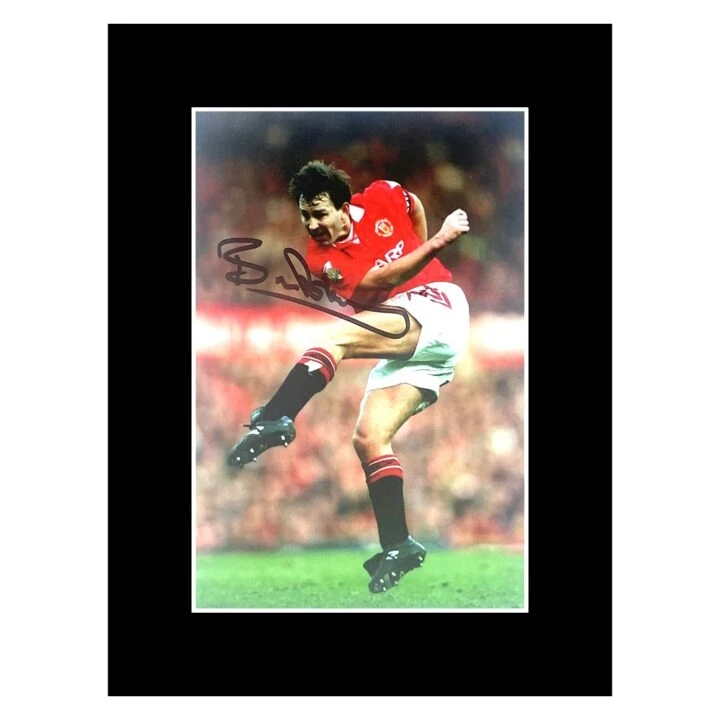 Signed Bryan Robson Photo Display - 8x6 Manchester United F.C. Icon